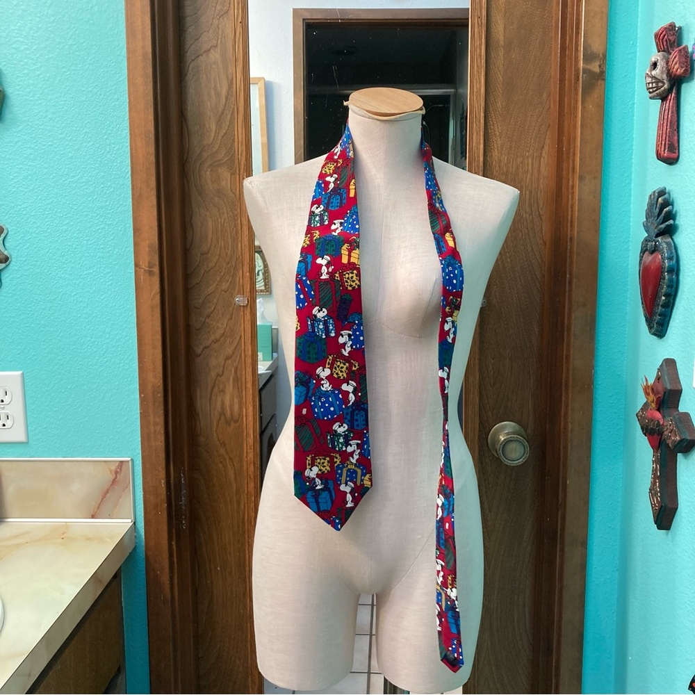 (2) Vintage Snoopy Christmas Ties - Picture 11 of 11